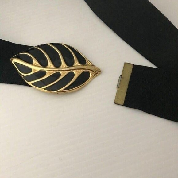 #3176 Womens black stretch belt with gold leaf vintage Daylor USA 38 in length - Picture 4 of 9